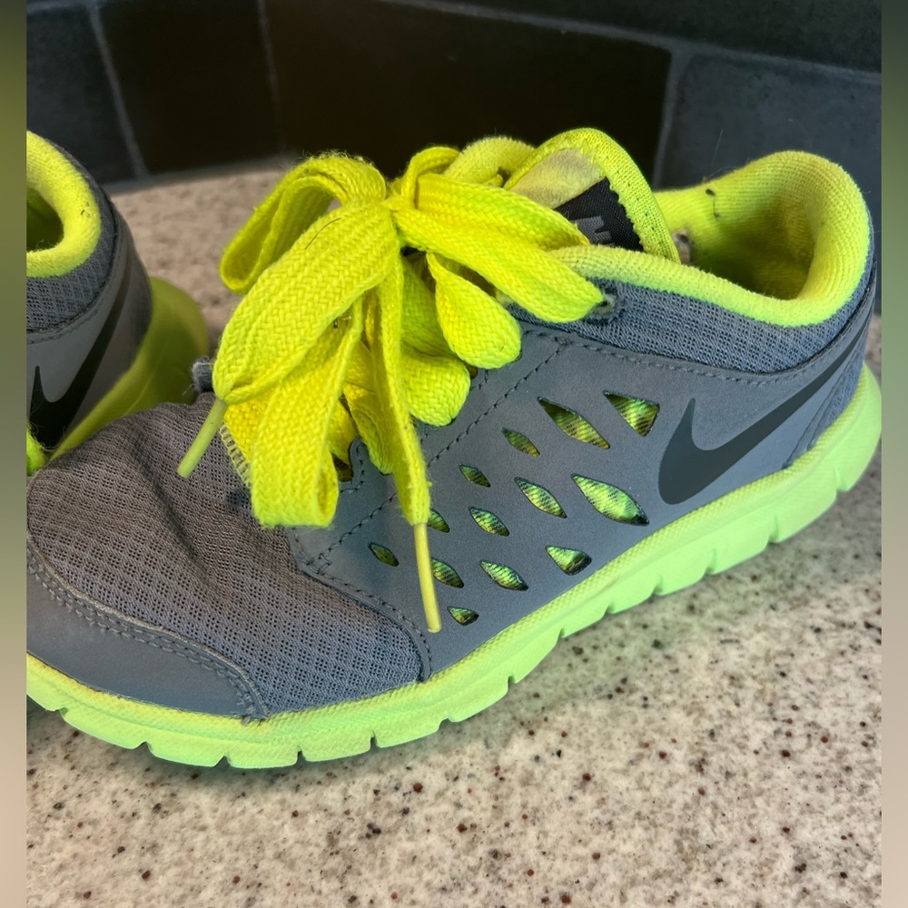 Nike Boys Shoes Size 12.5 - Picture 7 of 9
